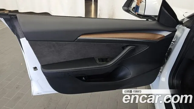 Tesla Model 3 — Фото автомобиля 27