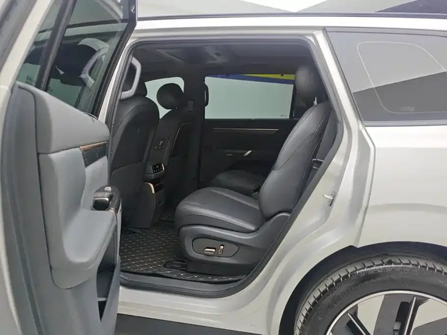 Dongfeng Yipai eπ008 2024 636Max Pure Electric 6-Seater — Фото автомобиля 11