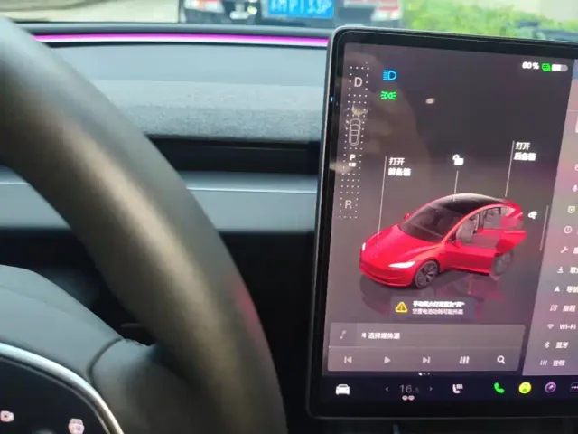 Tesla Model 3 — Фото автомобиля 9