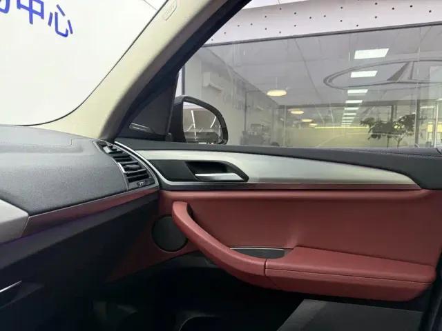 BMW iX3 — Фото автомобиля 19