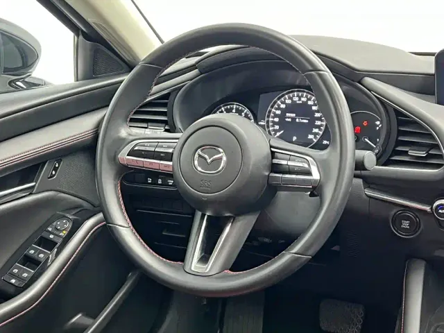 Mazda Axela — Фото автомобиля 18