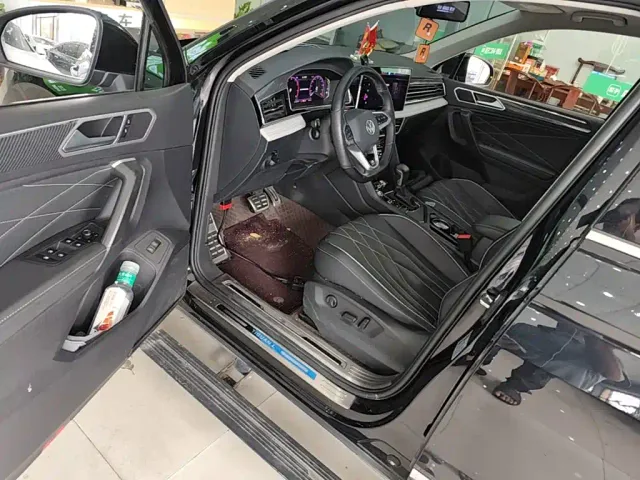 Volkswagen Tiguan L — Фото автомобиля 15