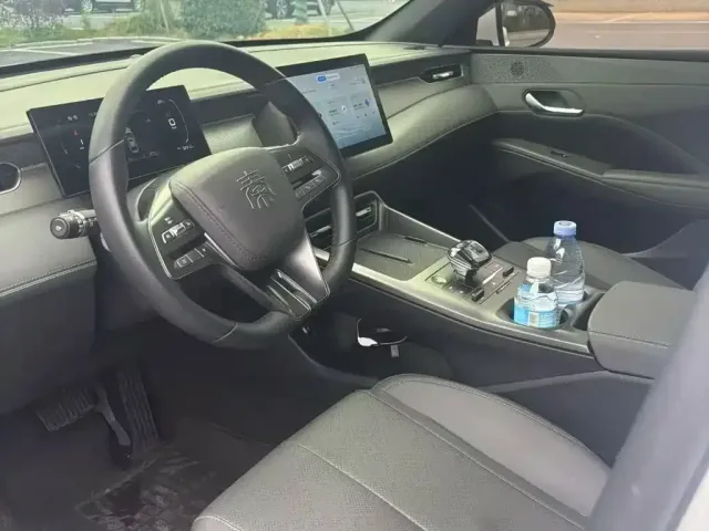 BYD Qin PLUS 2025 DM-i Smart Drive 55KM Leader — Фото автомобиля 6