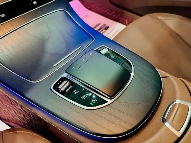 Mercedes-Benz E-Class — Фото автомобиля 16