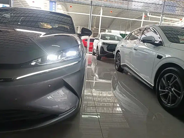BYD Qin L — Фото автомобиля 17