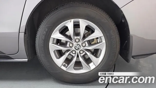 Toyota Sienna — Фото автомобиля 5