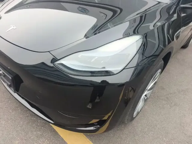 Tesla Model Y — Фото автомобиля 23