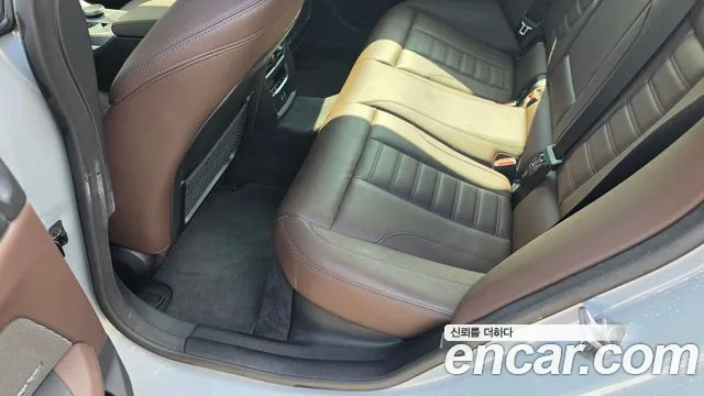 BMW i4 — Фото автомобиля 11