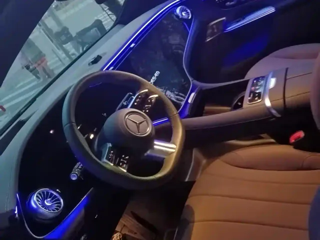 Mercedes-Benz EQE SUV — Фото автомобиля 8