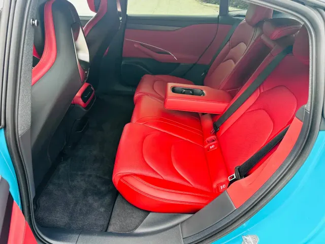 Xiaomi SU7 — Фото автомобиля 12