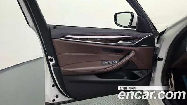 BMW 5 Series G30 — Фото автомобиля 13
