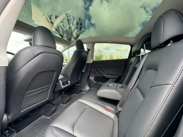 Tesla Model Y — Фото автомобиля 7