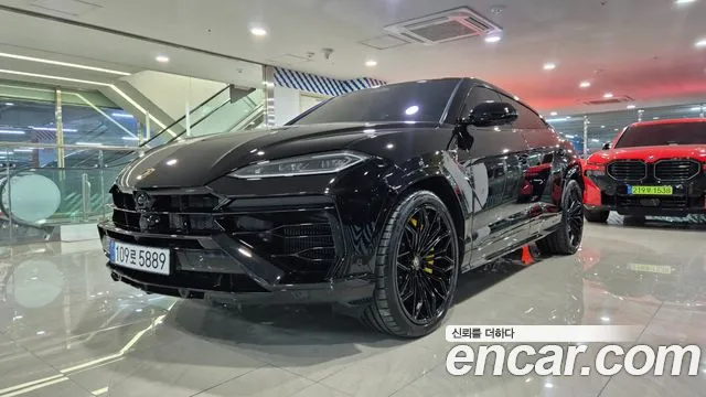 Фотография автомобиля — Lamborghini Urus