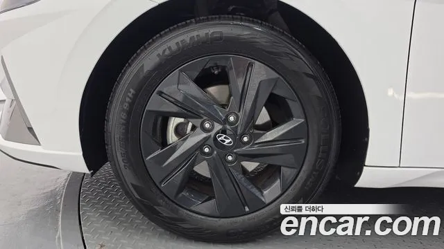 Hyundai Avante CN7 — Фото автомобиля 5