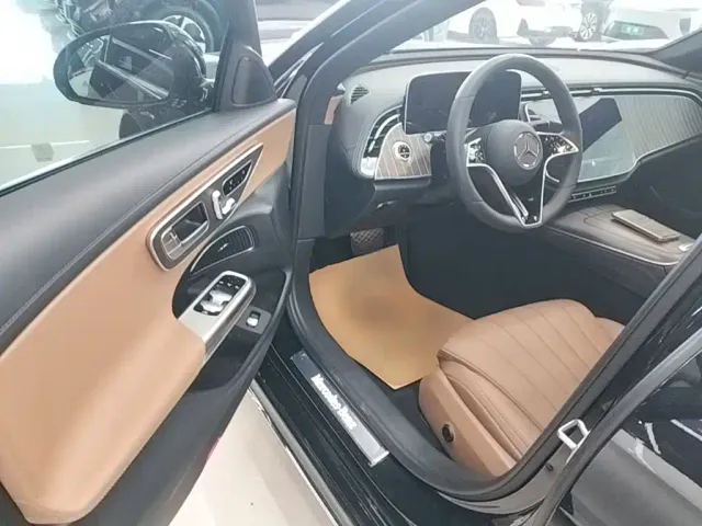 Mercedes-Benz E-Class — Фото автомобиля 15