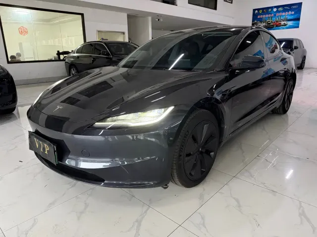 Фотография автомобиля — Tesla Model 3