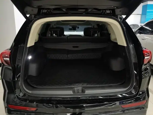 Buick Envision Plus — Фото автомобиля 4