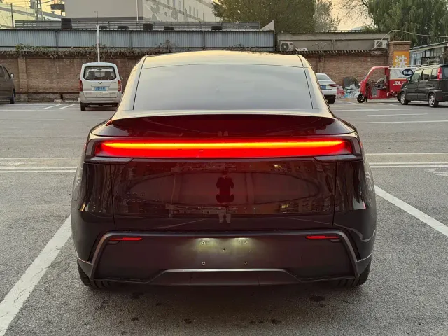 Tesla Model Y — Фото автомобиля 9
