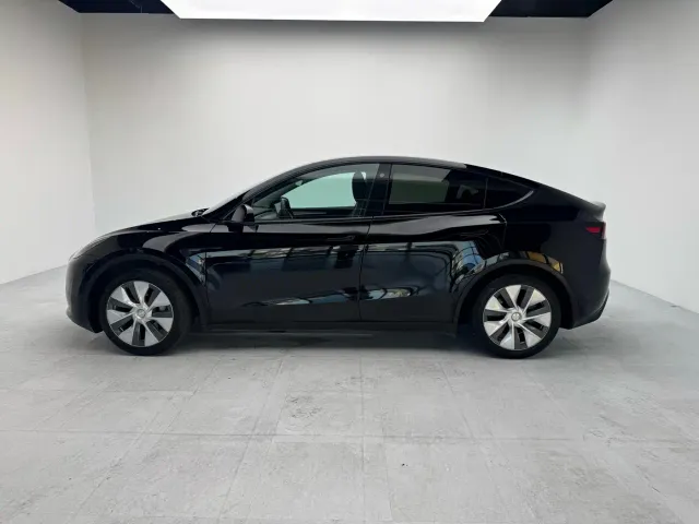 Tesla Model Y — Фото автомобиля 2