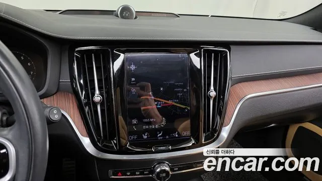 Вольво V60 V60 Cross Country 2 поколение B5 Pro AWD — Фото автомобиля 14