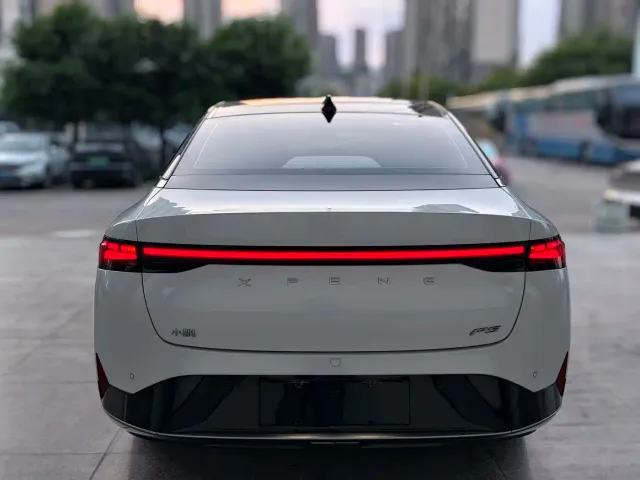 Xpeng P5 — Фото автомобиля 8