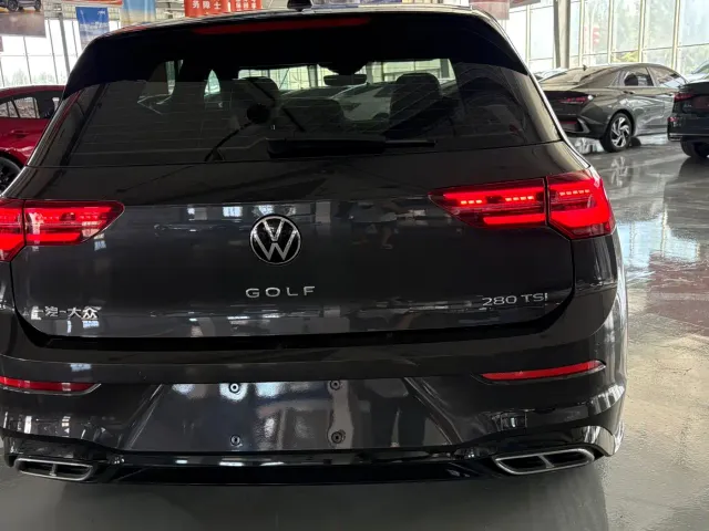 Volkswagen Golf — Фото автомобиля 18