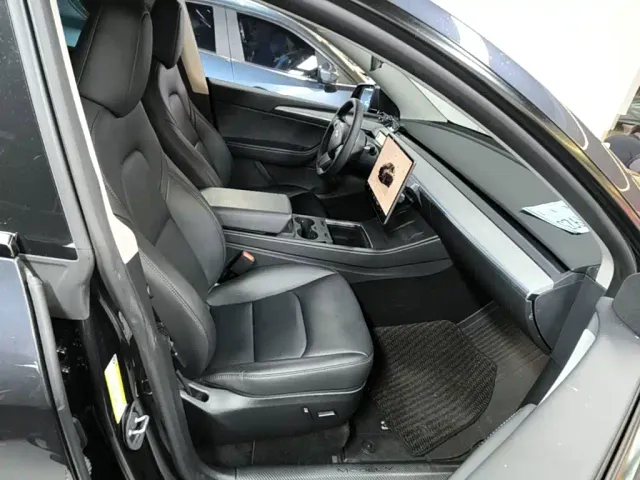 Tesla Model Y — Фото автомобиля 24