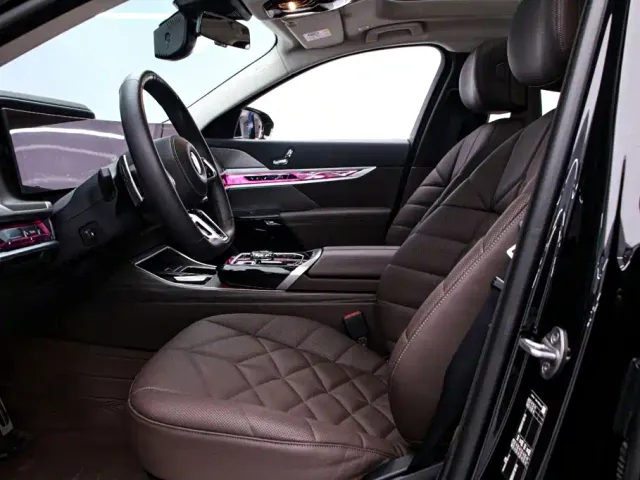 BMW 7 Series — Фото автомобиля 12
