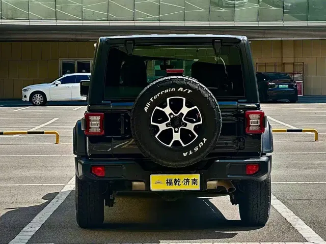 Jeep Wrangler — Фото автомобиля 6