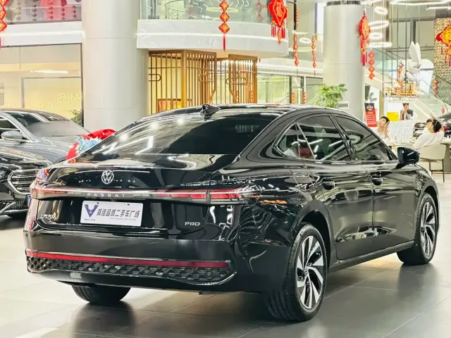 Volkswagen Passat 2025 Model Pro 380TSI Starlight Dragon Edition — Фото автомобиля 7