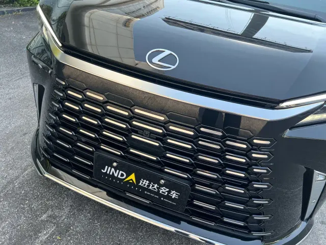 Lexus LM — Фото автомобиля 15