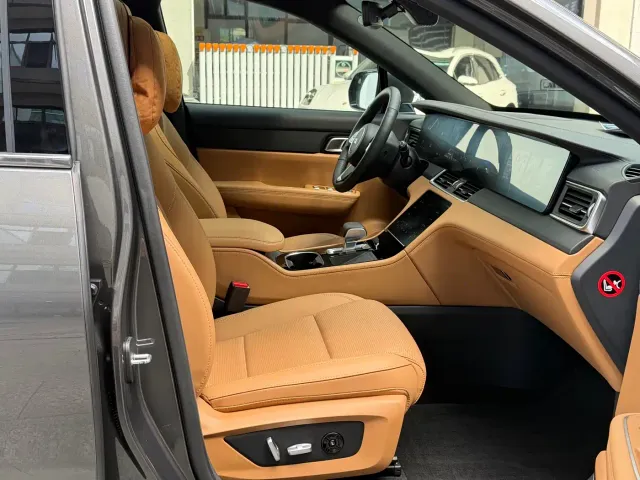 Li Auto ONE — Фото автомобиля 11