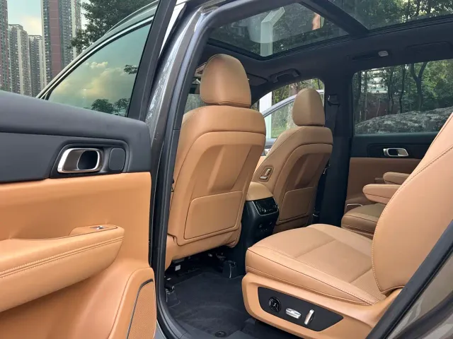 Li Auto ONE — Фото автомобиля 15