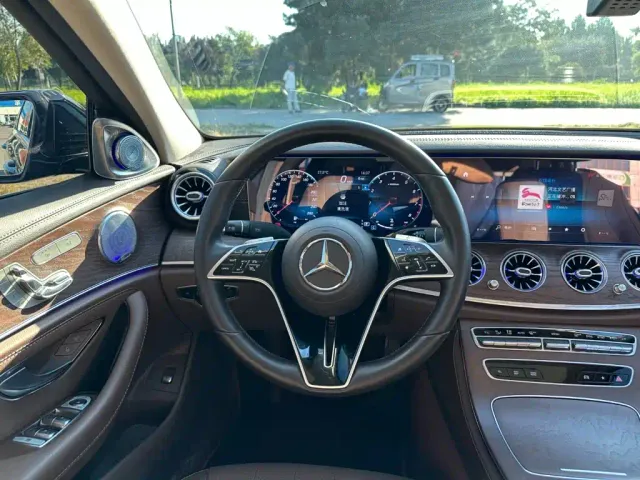 Mercedes-Benz E-Class — Фото автомобиля 19