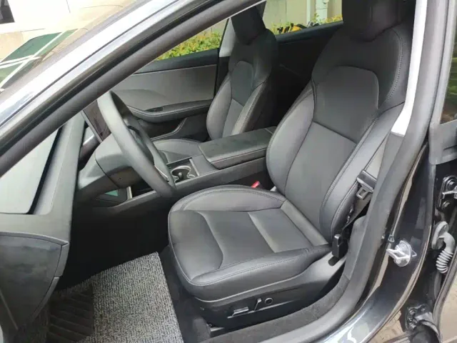 Tesla Model 3 — Фото автомобиля 14