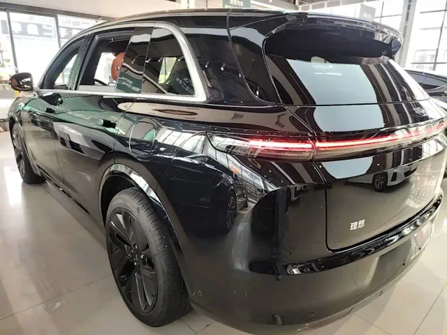 Li Auto L7 — Фото автомобиля 4