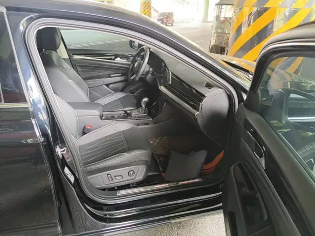 Volkswagen Passat — Фото автомобиля 13