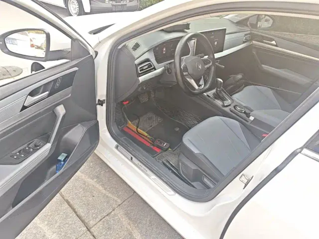 Volkswagen Lavida — Фото автомобиля 15