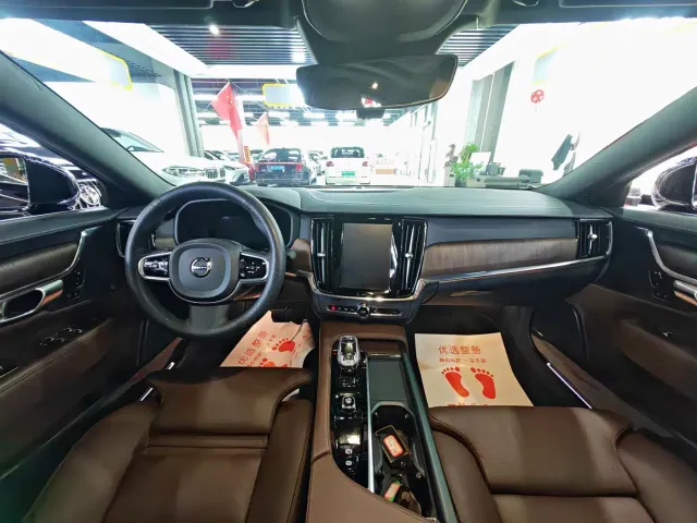 Volvo S90 — Фото автомобиля 10