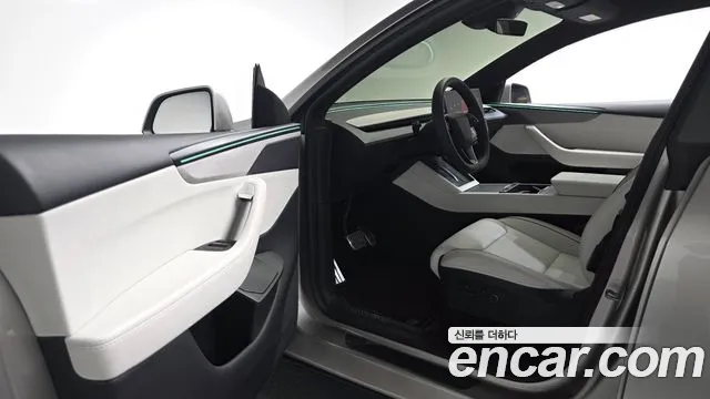 Tesla Model Y — Фото автомобиля 15