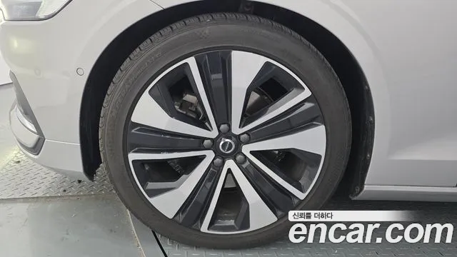 Вольво S60 S60 третьего поколения B5 Ultimate Bright — Фото автомобиля 5