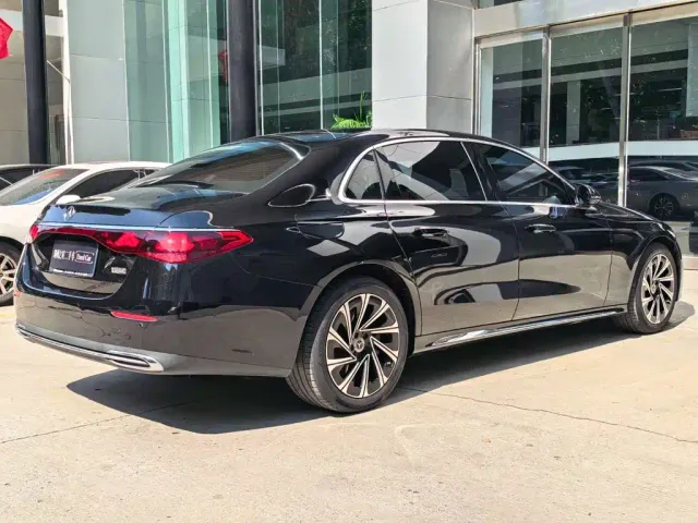 Mercedes-Benz E-Class — Фото автомобиля 10