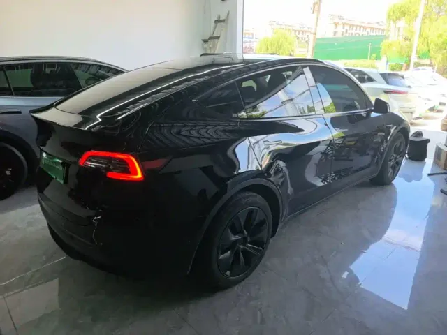 Tesla Model Y — Фото автомобиля 6