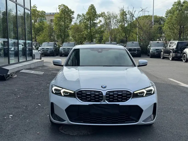 BMW 3 Series — Фото автомобиля 2