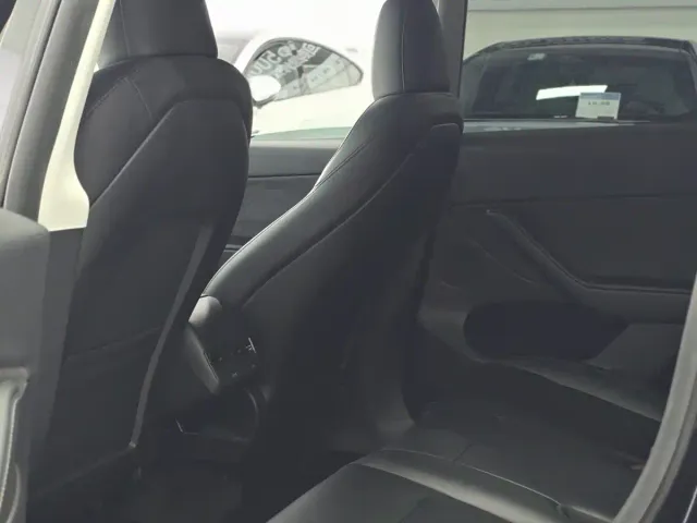 Tesla Model Y — Фото автомобиля 5