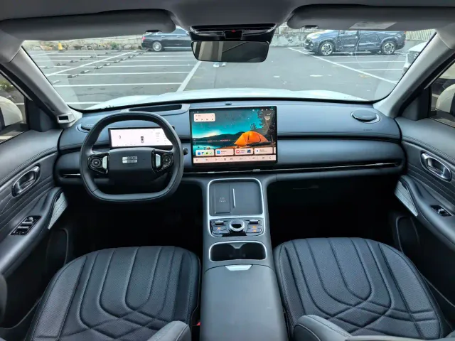 Geely Galaxy Starship 7 EM-i — Фото автомобиля 11