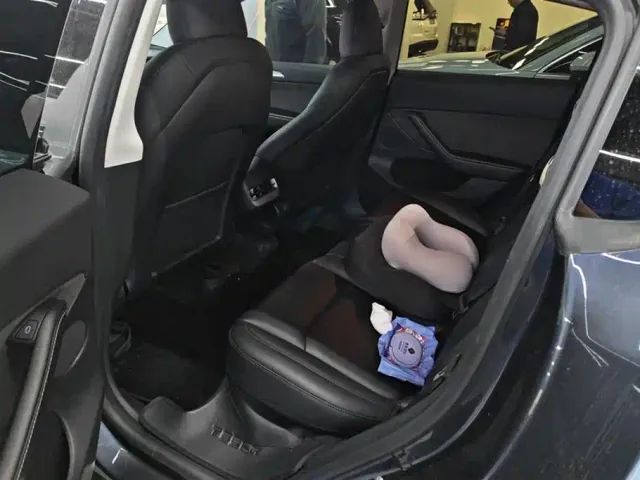 Tesla Model Y — Фото автомобиля 11
