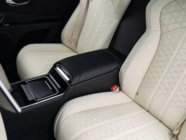 Bentley Flying Spur — Фото автомобиля 18