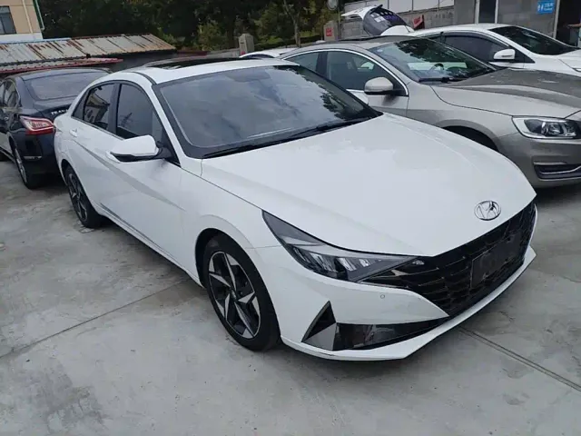 Hyundai Elantra — Фото автомобиля 3