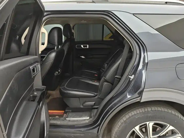 Ford Explorer — Фото автомобиля 11